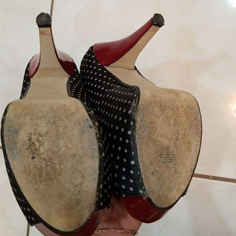 Shoes - Picture 3 of 4